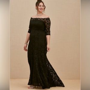 Torrid NAVY color Lace Off the Shoulder gown BNWT size 14
